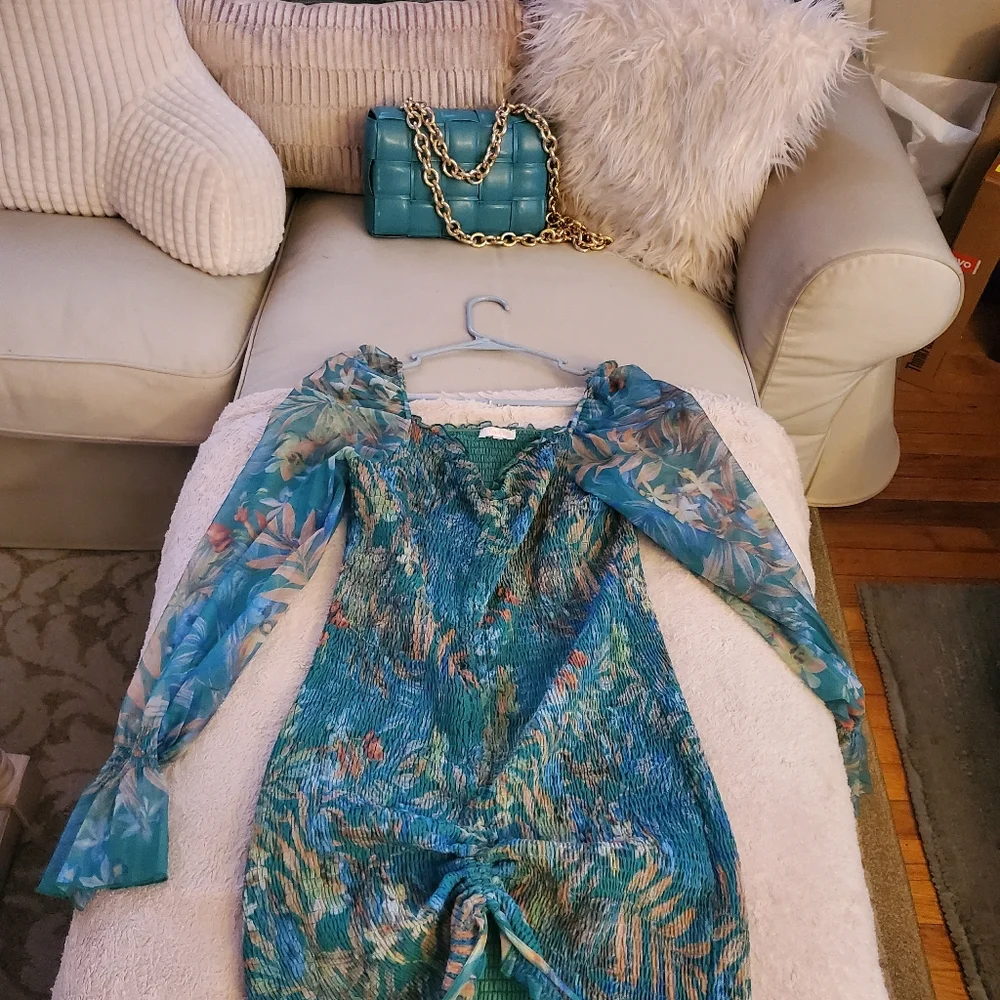 Floral Ruched dress - Picture 2 of 7
